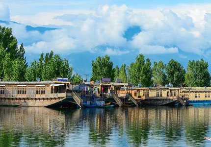 Kashmir Hill Stations Tour from Jammu